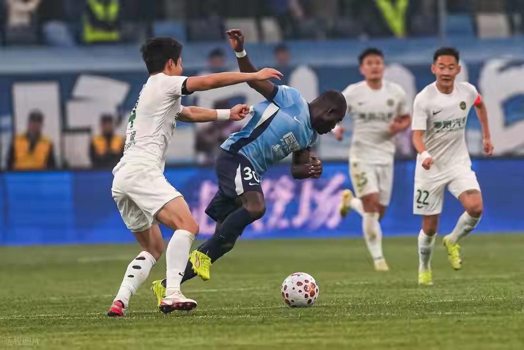 大連英博海發3-0浙江俱樂部綠城比賽進程_2026年怡寶中國足球超級聯賽山東泰山大連梭魚灣足球場_2026中超聯賽杭州綠城足球賽