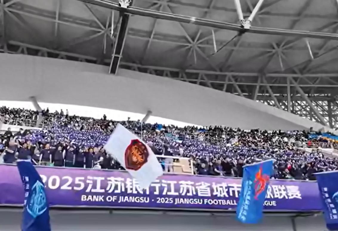 4萬億！全球16家上市公司盯上“蘇超”，江蘇銀行成大贏家，喜力贊助球迷直呼意外，中超被蘇超“秒殺”！