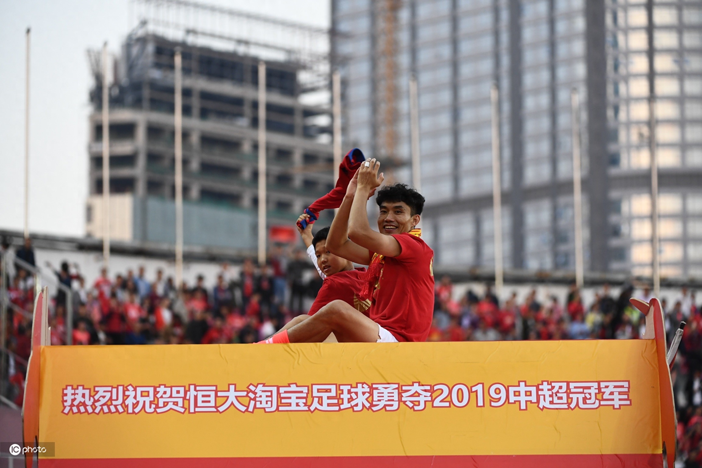 10座火神杯成中國足壇第一人！回顧鄭智職業生涯的10次聯賽冠軍