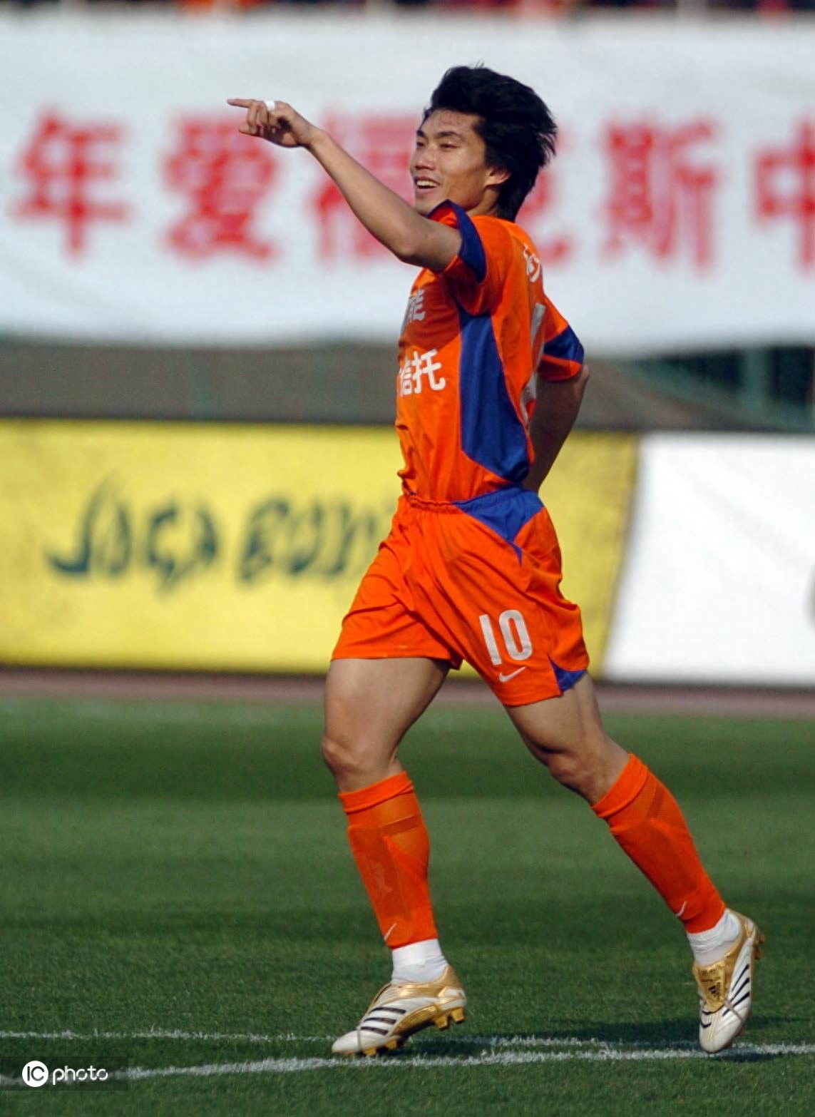 10座火神杯成中國足壇第一人！回顧鄭智職業生涯的10次聯賽冠軍
