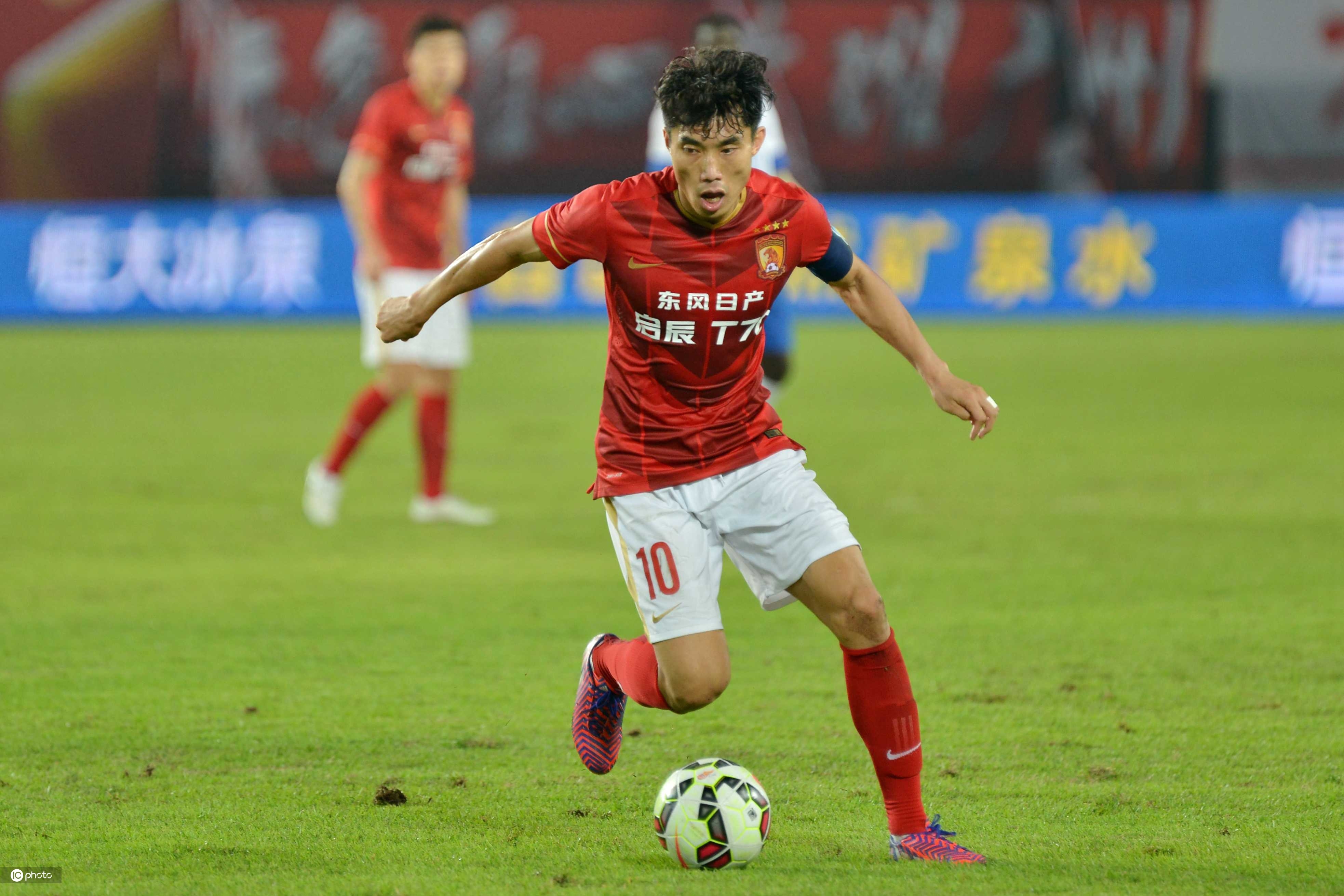 10座火神杯成中國足壇第一人！回顧鄭智職業生涯的10次聯賽冠軍