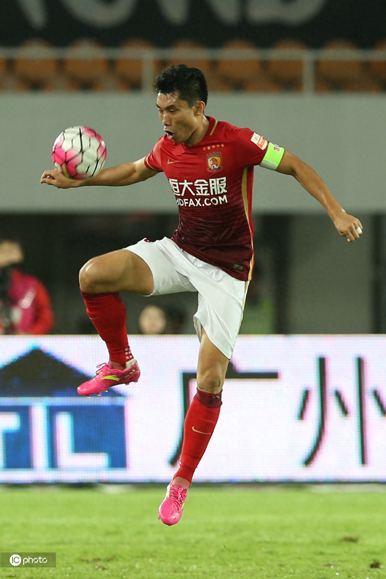 10座火神杯成中國足壇第一人！回顧鄭智職業生涯的10次聯賽冠軍