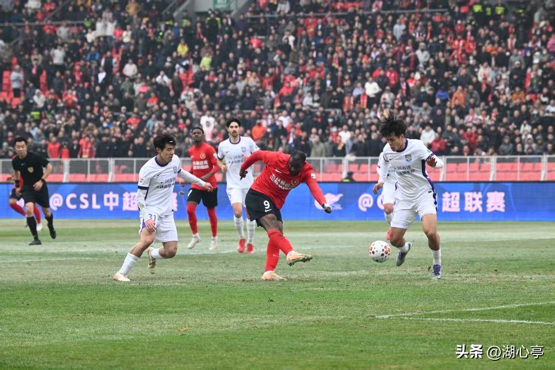 2026賽季中超聯(lián)賽 積分榜_2026賽季中超聯(lián)賽第15輪 遼寧鐵人3比2上海海港 熱菲尼奧絕殺世界波